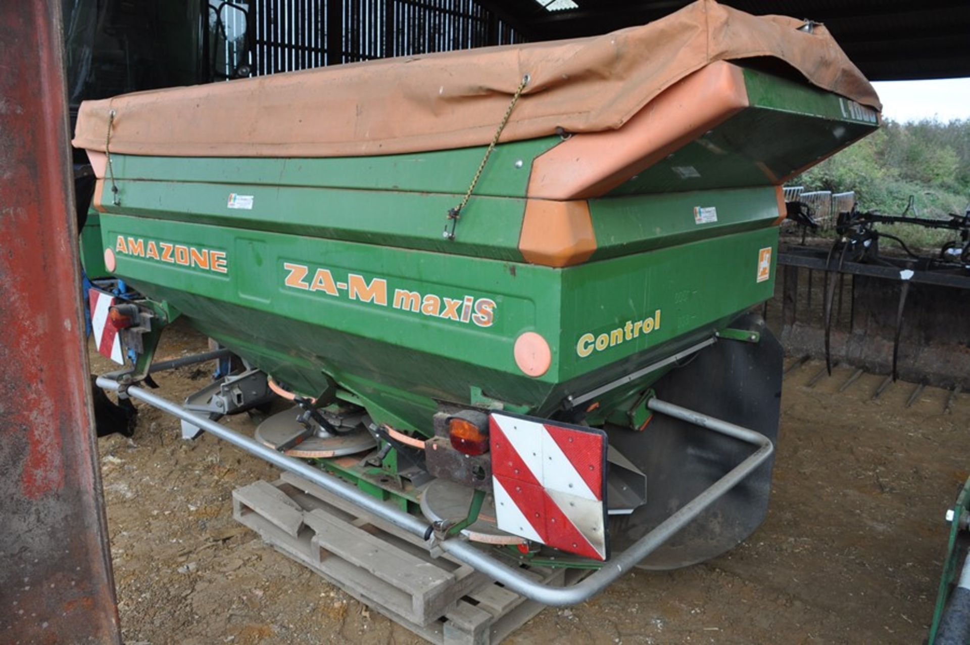 Amazone ZA_M maxis fertiliser spreader