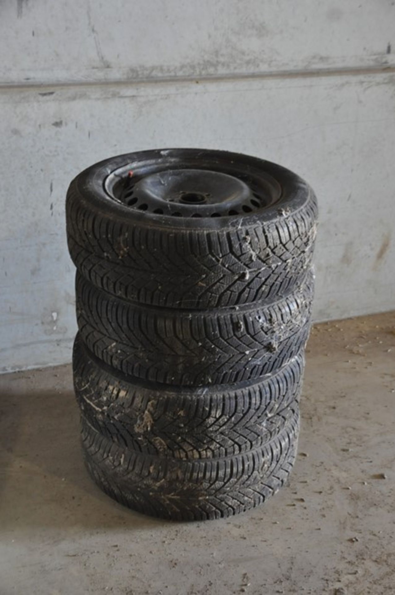 Set of wheels with winter tyres 205/55/R16