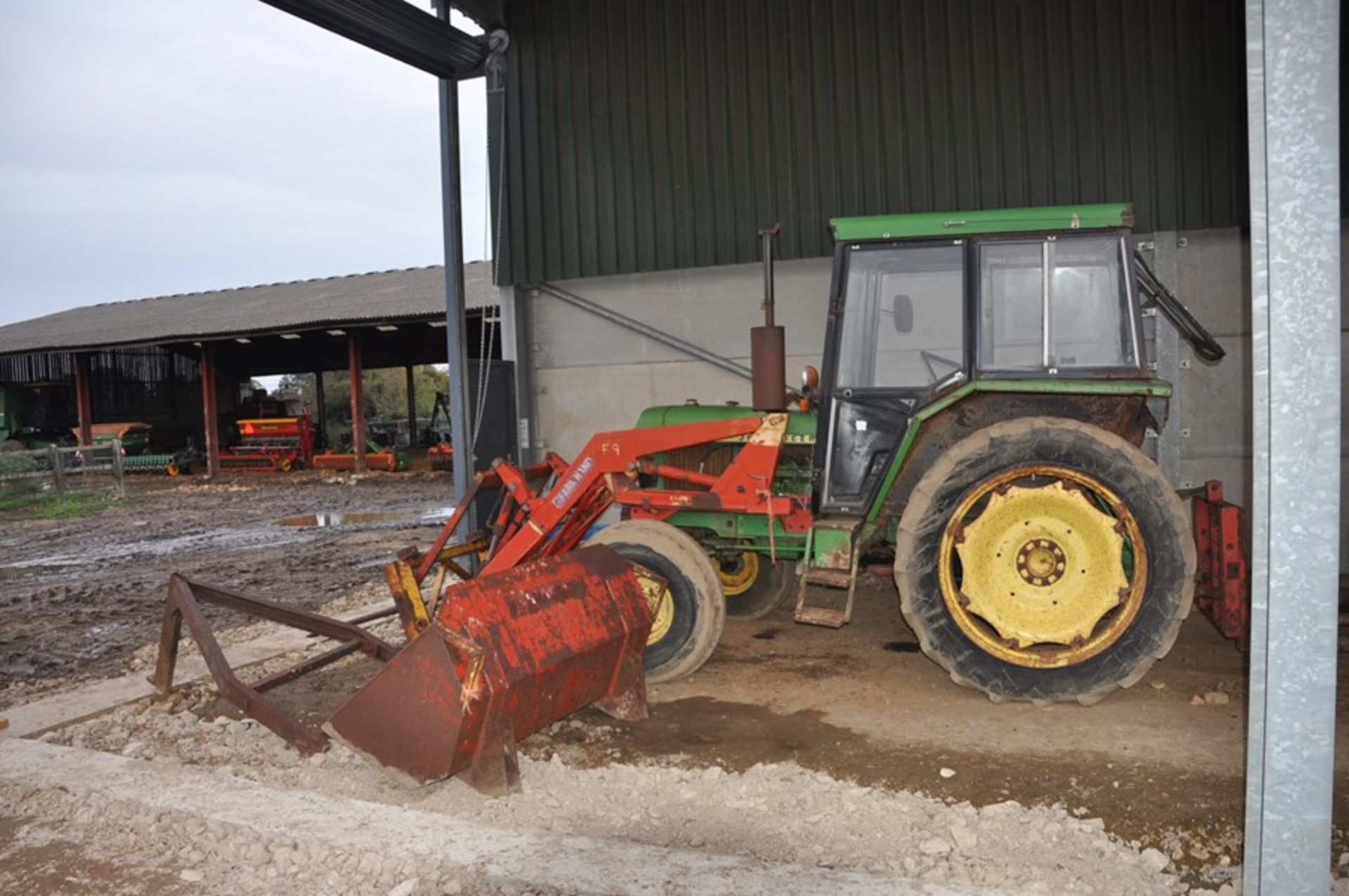 John Deere 2130 (vintage:1976) with farmhand front end loader 5704hrs, including bag lifter; bale