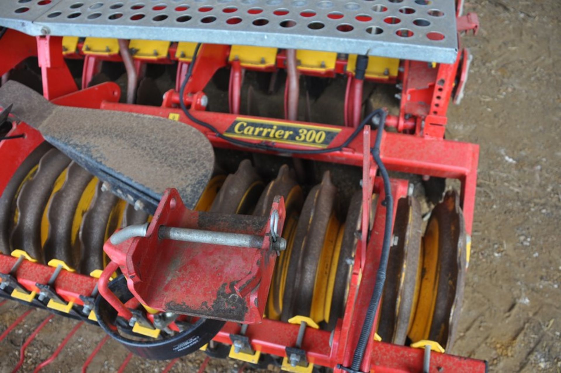 Vaderstad Carrier drill 3m (set up for maize & beans but can easily be returned to standard - Image 3 of 5