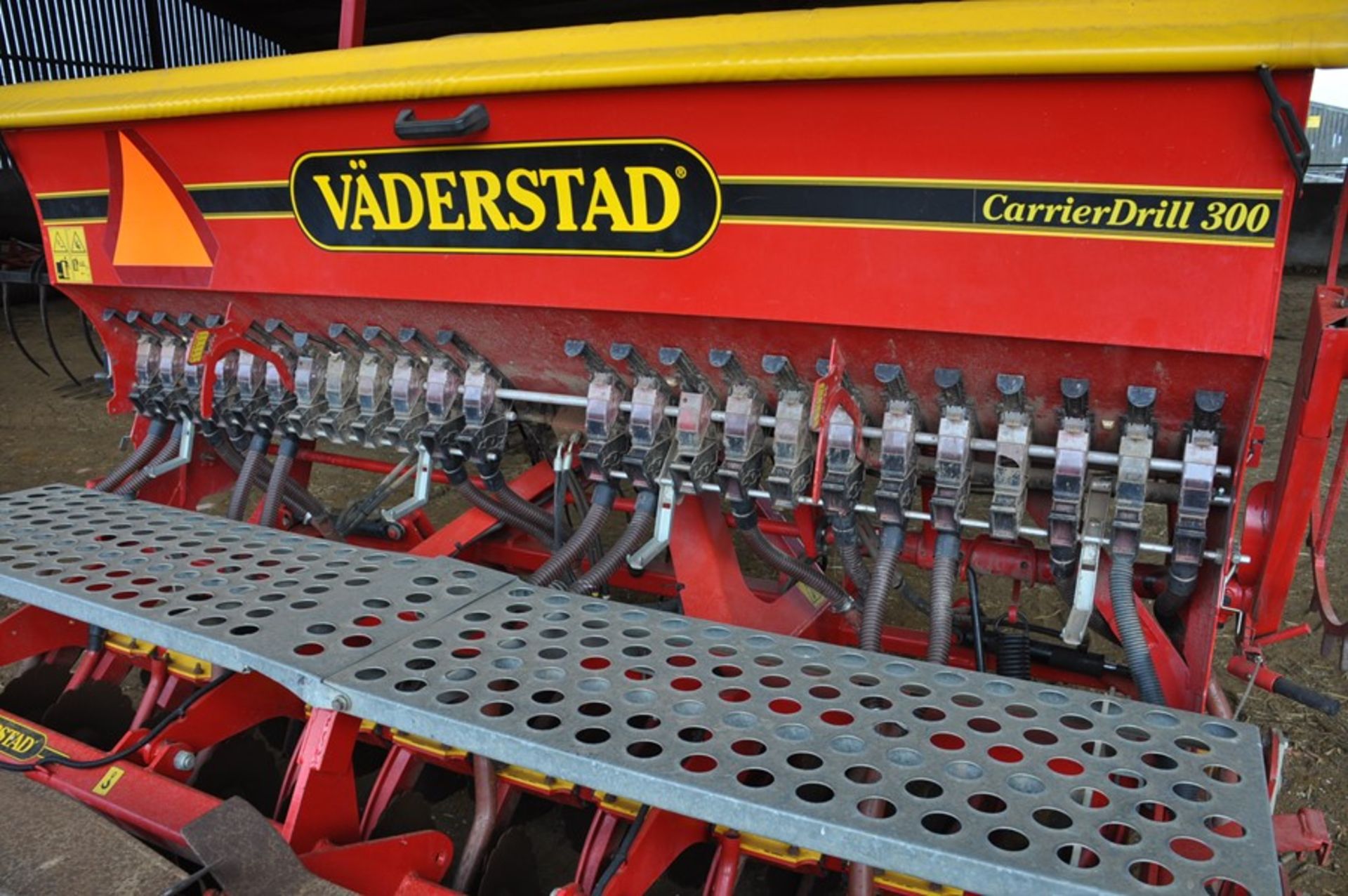 Vaderstad Carrier drill 3m (set up for maize & beans but can easily be returned to standard - Image 4 of 5