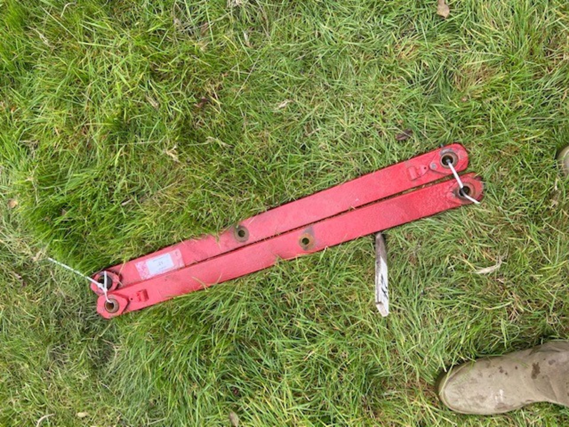 Tractor lift arms 33 1/2" (85cm) centre to centre - Image 5 of 5