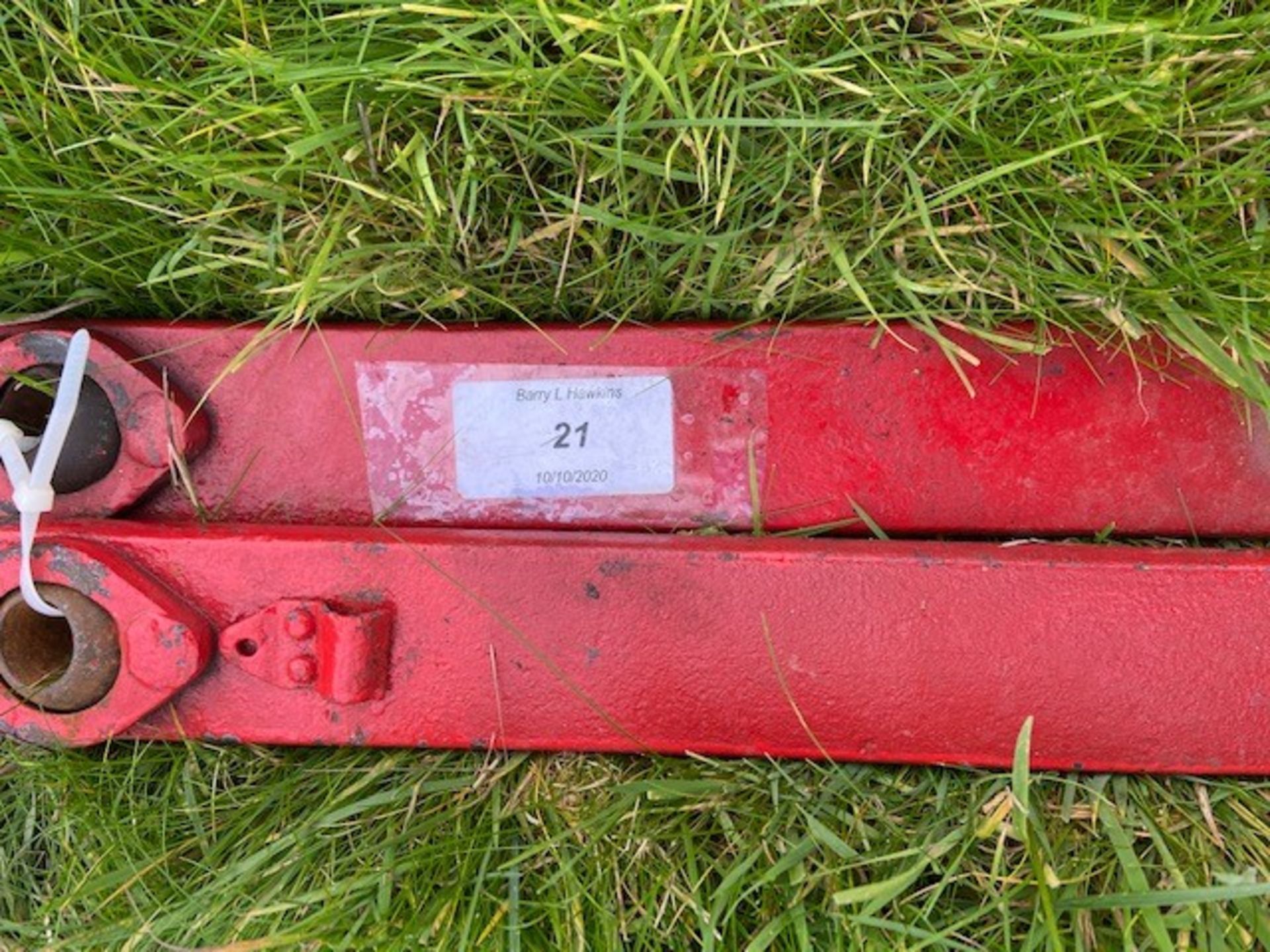 Tractor lift arms 33 1/2" (85cm) centre to centre - Image 2 of 5