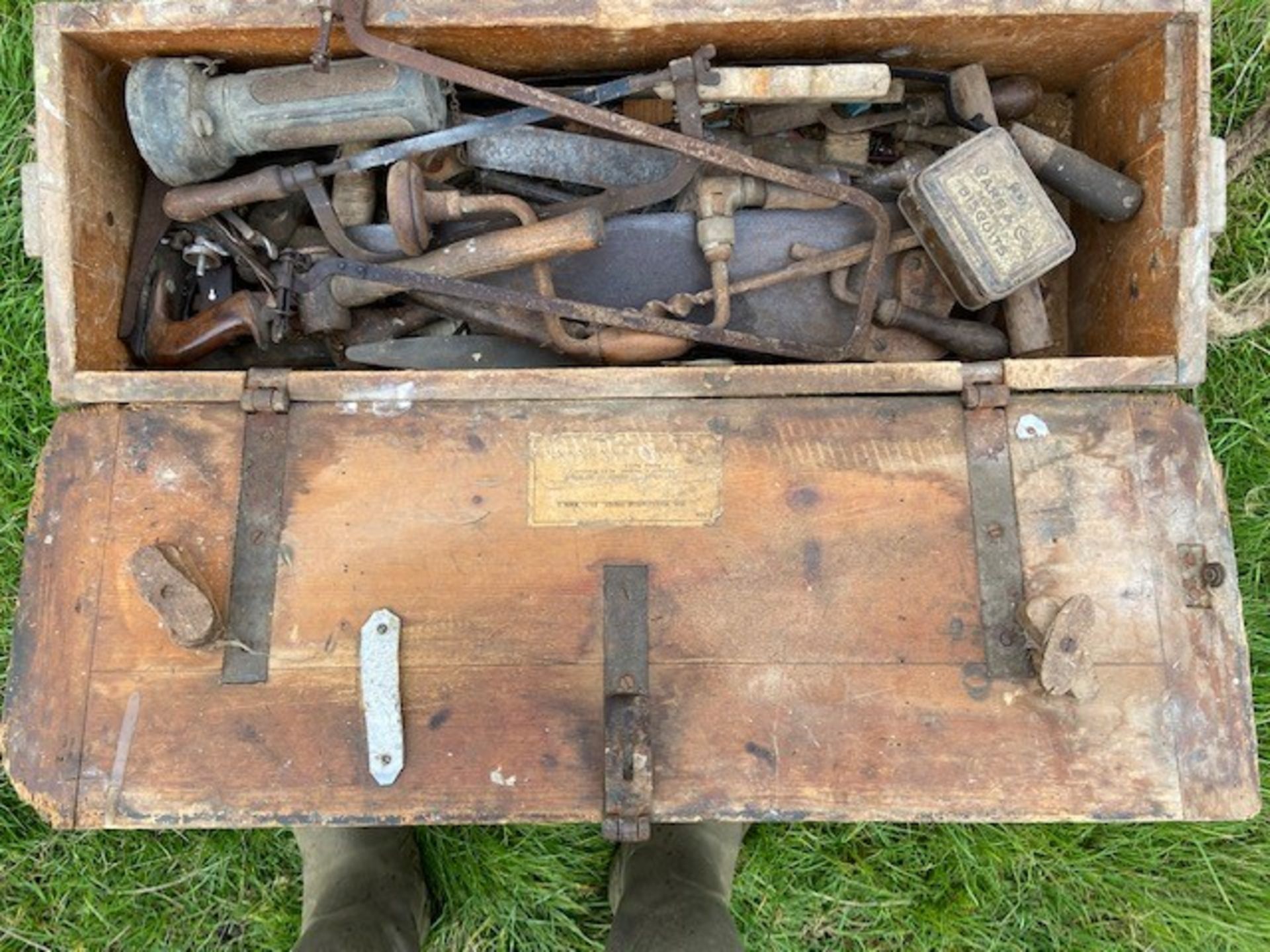 A quantity of vintage tools