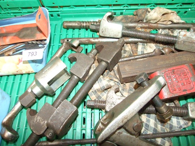 Crate of Assorted Workshop tools etc ( crate not included ) - Image 6 of 8