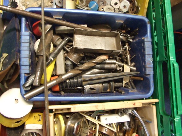 Crate of workshop odds including drill bits etc ( crate not included ) - Image 4 of 5