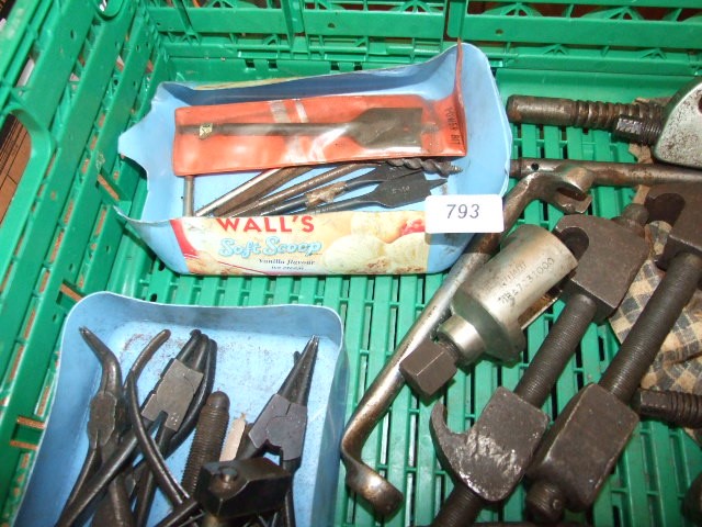 Crate of Assorted Workshop tools etc ( crate not included ) - Image 3 of 8