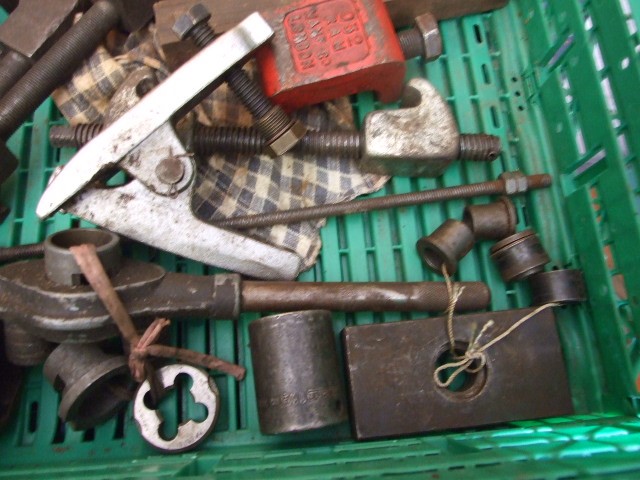 Crate of Assorted Workshop tools etc ( crate not included ) - Image 8 of 8