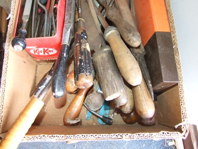 Box of Assorted Tools files , hacksaws etc - Image 2 of 3