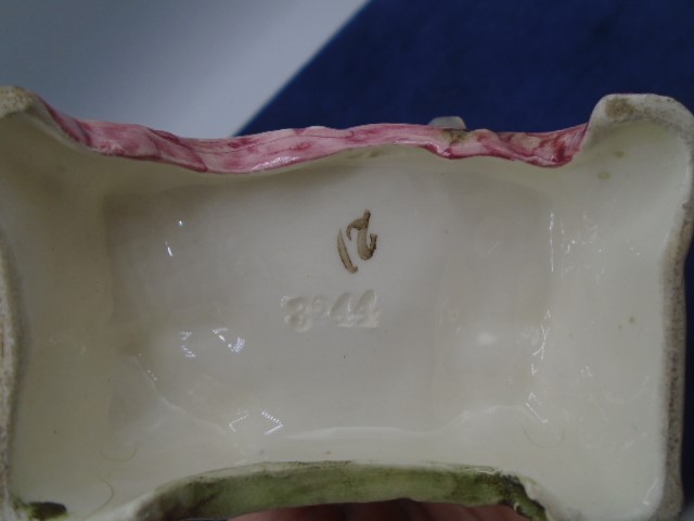 pair of flatbacks, boy and girl under arch, 6.5" - Image 3 of 3