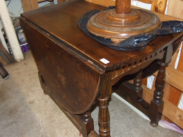 Heavy Oak Gateleg Table 41 1/2 inches wide 20 1/2 closed 29 tall - Image 2 of 3