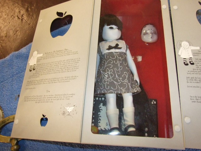 2 Little Apple Dolls Erro & Irae - Image 2 of 3