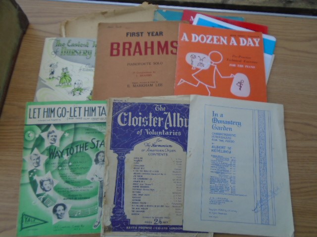 Collection of vintage sheet music and piano booklets - Image 4 of 5