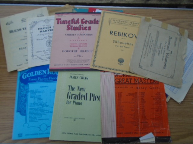 Collection of vintage sheet music and piano booklets - Image 3 of 5