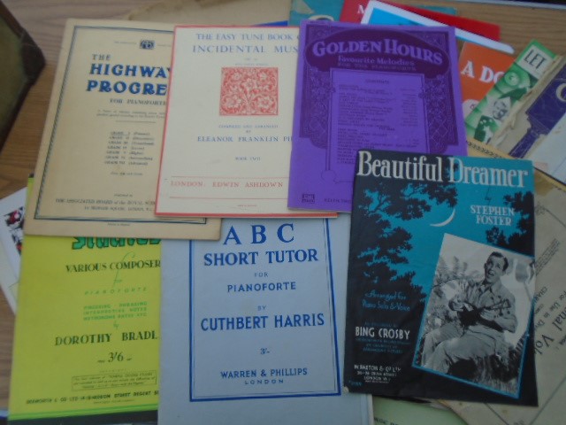 Collection of vintage sheet music and piano booklets - Image 2 of 5