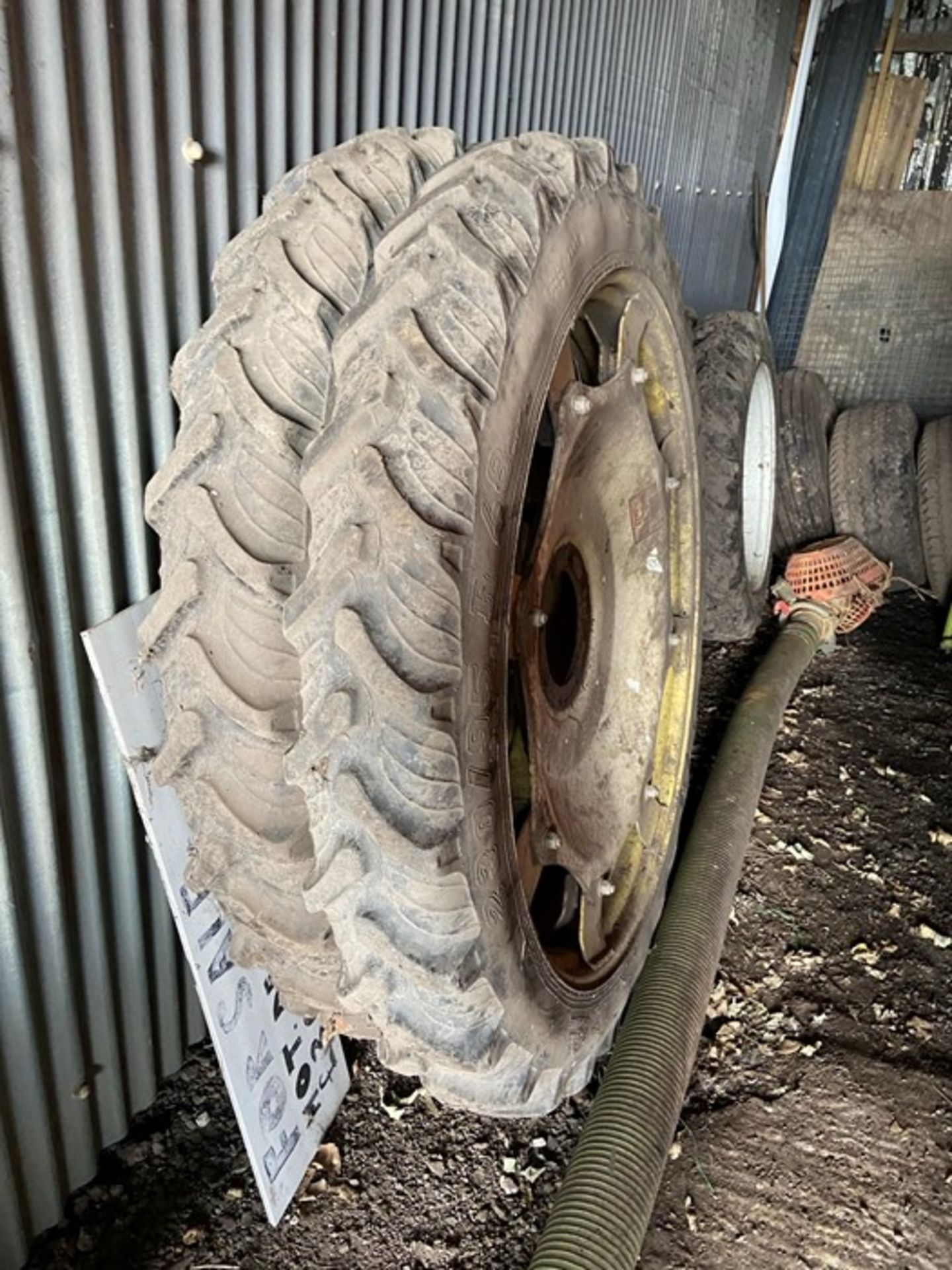 Pair of row crop wheels 230/95 R48
