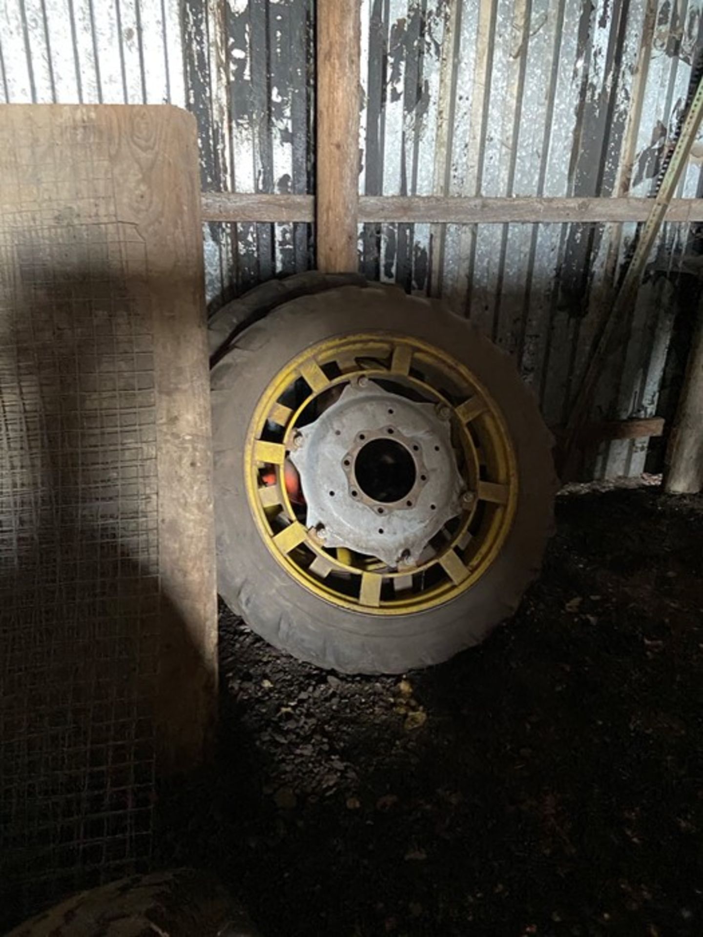 Pair of row crop wheels 230/95 R48