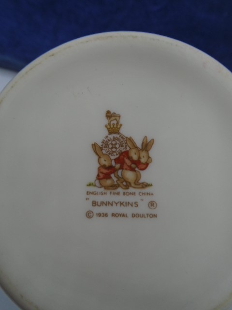 Royal Doulton Bunnykins China to incl christening plate, 2 bowls and 3 two-handled cups (6) - Image 5 of 8
