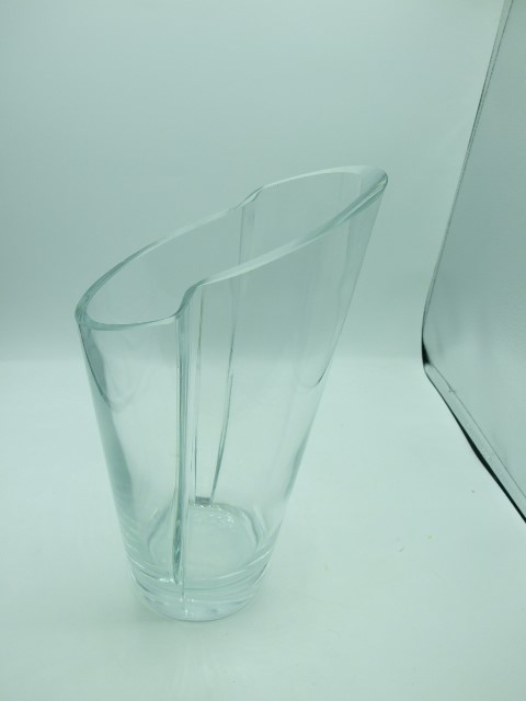 Modern Glass Vase 12 inches tall - Image 3 of 3