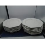 19 Johnson Bros Heritage white dinner plates, approx 26cm diameter