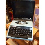 Quendata 610 Deluxe Typewriter