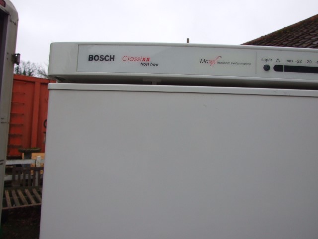 Bosch Classixx Frost Free Fridge Freezer ( house clearance ) 60 cm wide 185 tall 59 deep - Image 2 of 4