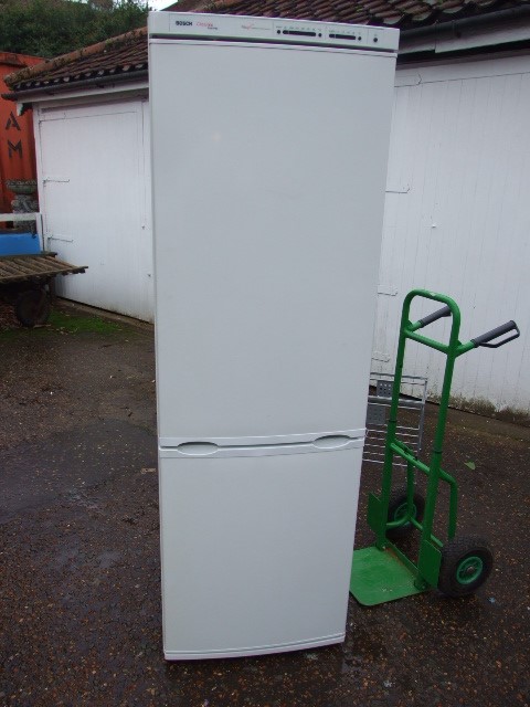 Bosch Classixx Frost Free Fridge Freezer ( house clearance ) 60 cm wide 185 tall 59 deep