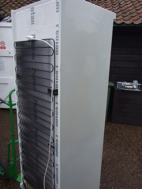 Bosch Classixx Frost Free Fridge Freezer ( house clearance ) 60 cm wide 185 tall 59 deep - Image 4 of 4