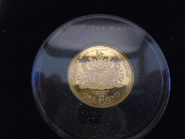 Collection of coins commemorating Prince George's milestones - Birth Photographic 65mm coin, 24 - Image 5 of 5