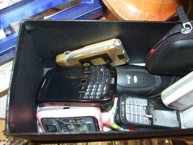 Box Mobile Phones ( some shop display dummy ones ) - Image 2 of 4