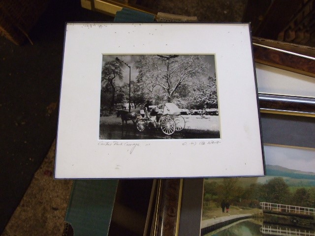 Framed Etching of Old Time London & 4 other pictures - Image 6 of 6