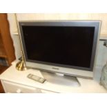 Panasonic 26 inch TV with remote from house clearance ( scratch on screen )