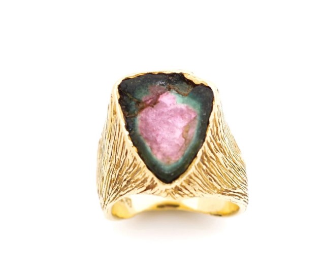 Rough cut gemstone and 18ct yellow gold ring