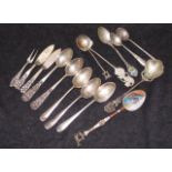 Quantity vintage silver teaspoons etc.