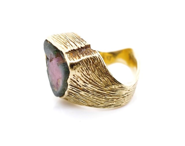 Rough cut gemstone and 18ct yellow gold ring - Image 4 of 5