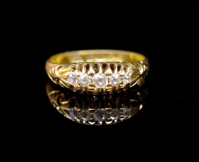 Edwardian diamond and 18ct yellow gold ring