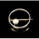 Art Deco pearl and two tone gold circle