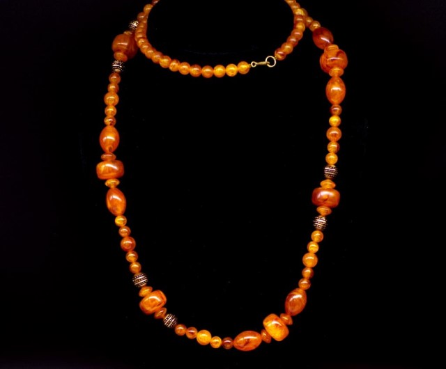 Three costume jewellery necklaces - Image 2 of 4