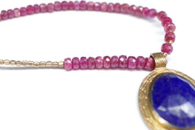 Lapis pendant on a ruby beaded necklace - Image 2 of 4