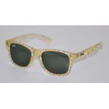 Pair retro Ray Ban sun glasses