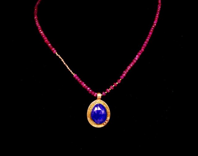 Lapis pendant on a ruby beaded necklace - Image 3 of 4