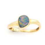 Opal and 14ct yellow gold ring