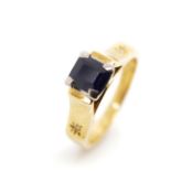 Blue spinel set 18ct yellow gold ring