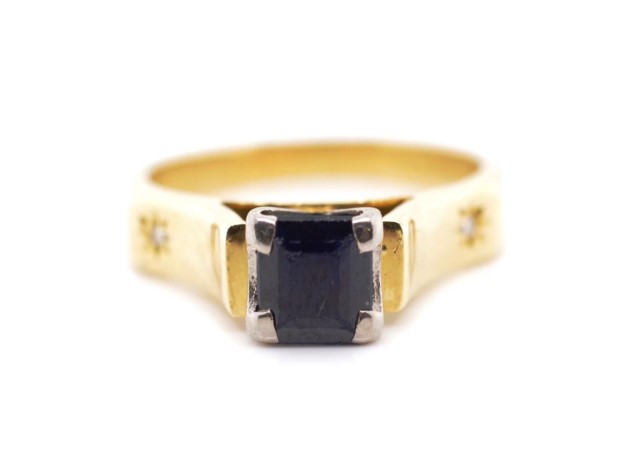 Blue spinel set 18ct yellow gold ring - Image 2 of 4