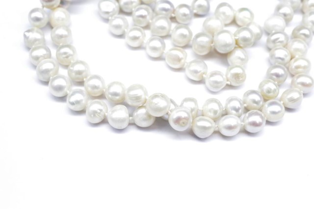 Rope length pearl necklace - Image 3 of 3