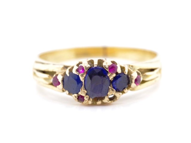 Gemstone and 18ct yellow gold ring - Image 2 of 3