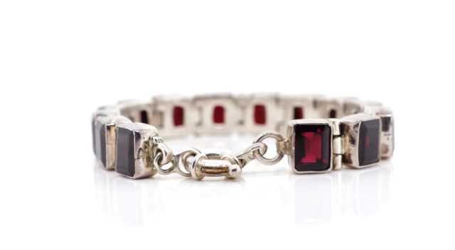 Garnet and silver panelled bracelet - Image 5 of 5
