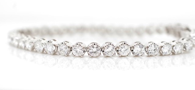 6.45ct diamond and 18ct white gold tennis bracelet - Image 4 of 7