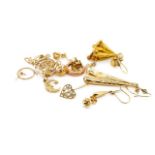 A group of gold jewellery parts or scrap