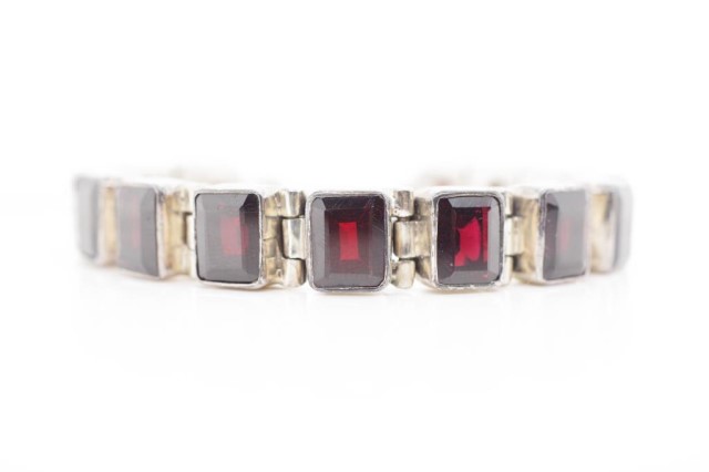 Garnet and silver panelled bracelet - Image 3 of 5